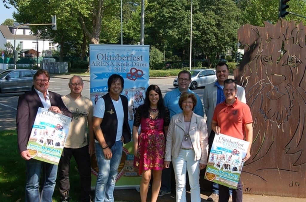 Käthe Rolfink stellte das Programm des Oktoberfests der KIK am 26. September vor. Mit der Sängerin Ina Colada steht dann erstmals eine Frau auf der Bühne in der Arena Kreis Düren. Mit von der Partie ist erneut die Mundartband "Echte Fründe". 