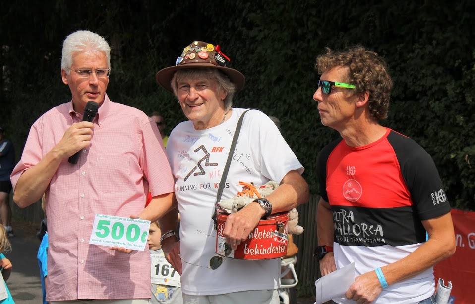Foto von links:   Bürgermeister Ingo Eßer, Peter Borsdorff, Gerhard Kuckertz TV Obermaubach