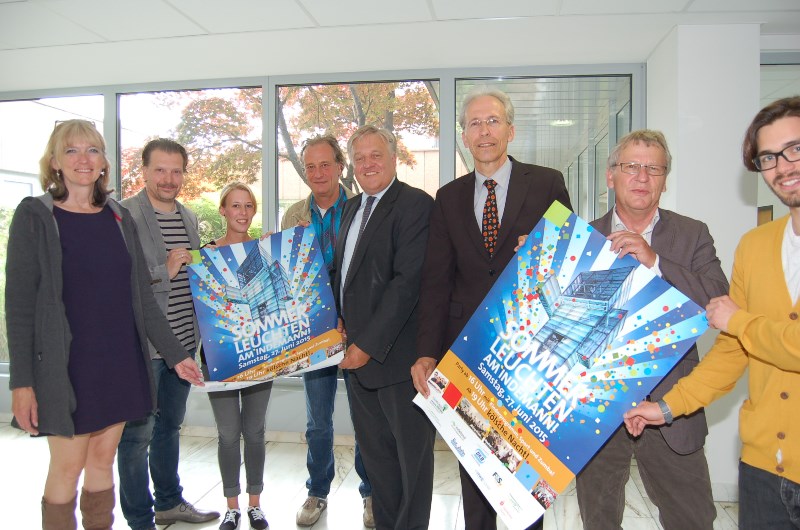 Landrat Wolfgang Spelthahn, die Vertreter der Entwicklungsgesellschaft indeland und des Kreissportbundes freuen sich auf die Party, die am Samstag, 27. Juni, am Indemann steigt. 