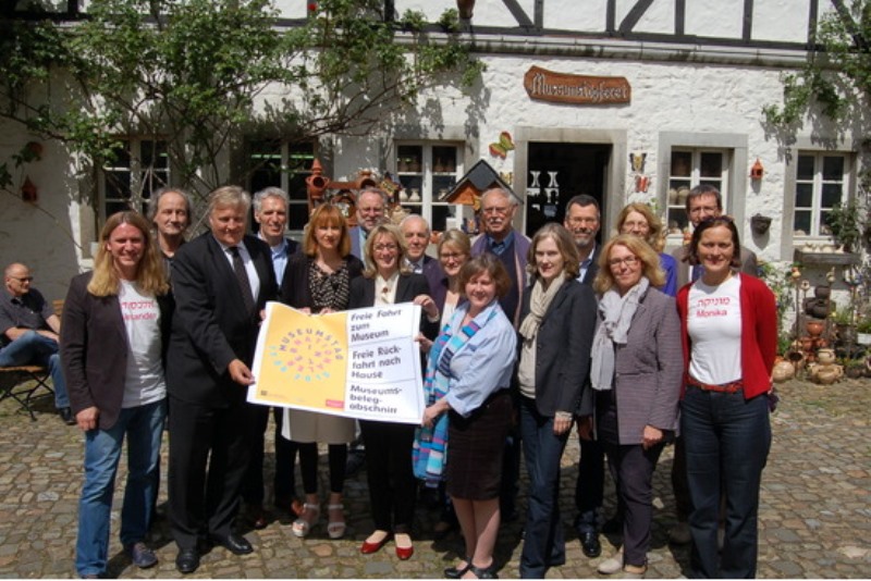 Zahlreiche Kulturhäuser beteiligen sich am 17. Mai im Kreis Düren am Internationalen Museumstag. Im Töpfereimuseum Langerwehe stellten Schirmherr Landrat Wolfgang Spelthahn, die Museumsleiter und Sponsorenvertreter die Sonderprogramme der Öffentlichkeit vor. 