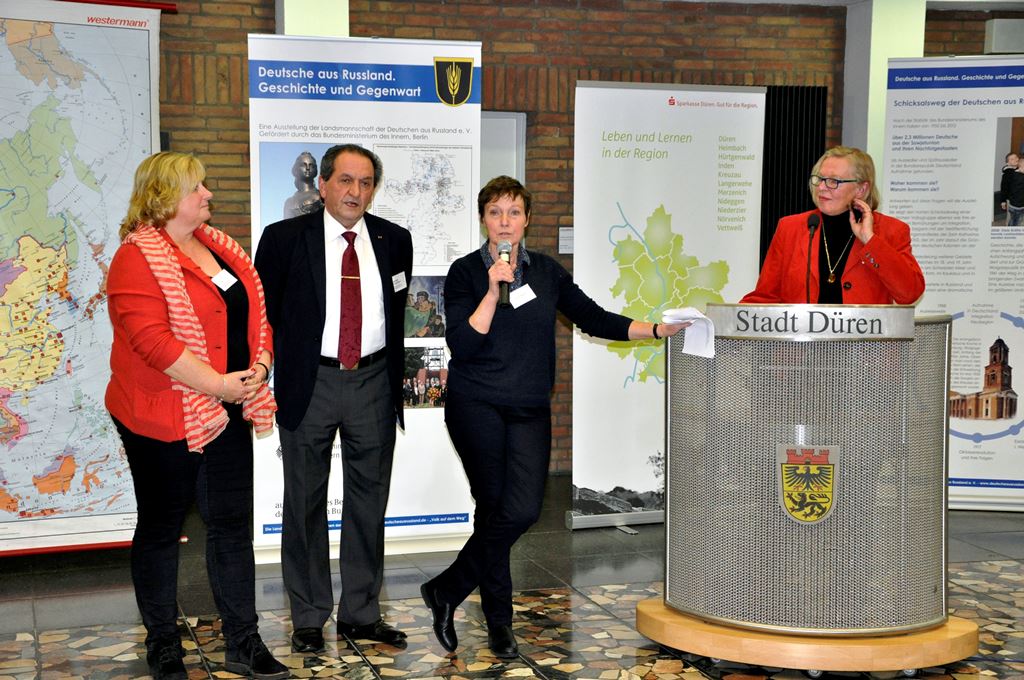 Foto: Die Sprechergruppe ohne Stefan Knodel von links nach rechts: Ina Ruick, Yousef Momen, Gisela Hagenau, Angelika Krämer