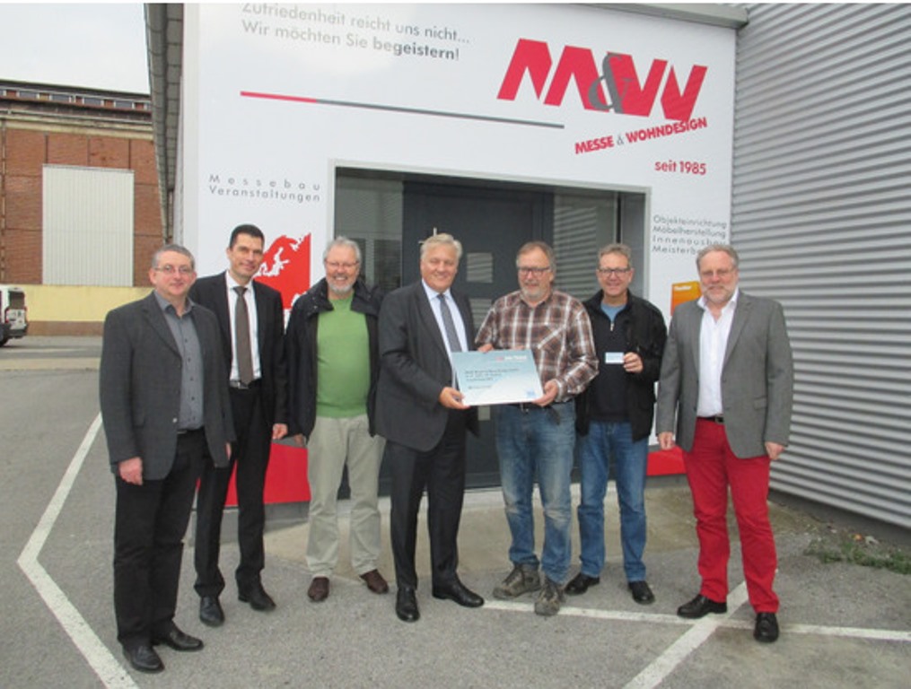 (v. li.) Lutz Blankertz, Hans-Peter Geulen (AVV), Bruno Voß, Landrat Wolfgang Spelthahn, Michael Frings, Reinhard Willems, DKB-Geschäftsführer Hans-Peter Nießen bei der Übergabe der Job-Tickets