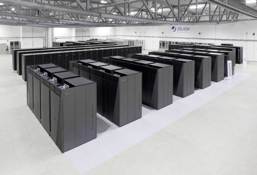 Blick in die Rechnerhalle des Jülich Supercomputing Centre (JSC). Copyright: Forschungszentrum Jülich