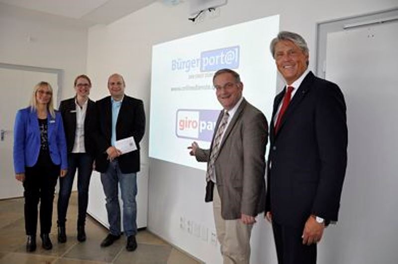 on links: Petra Rothkranz, Katja Schmitz, Jörg Ramjoie, Bürgermeister Paul Larue, Dr. Gregor Broschinski.