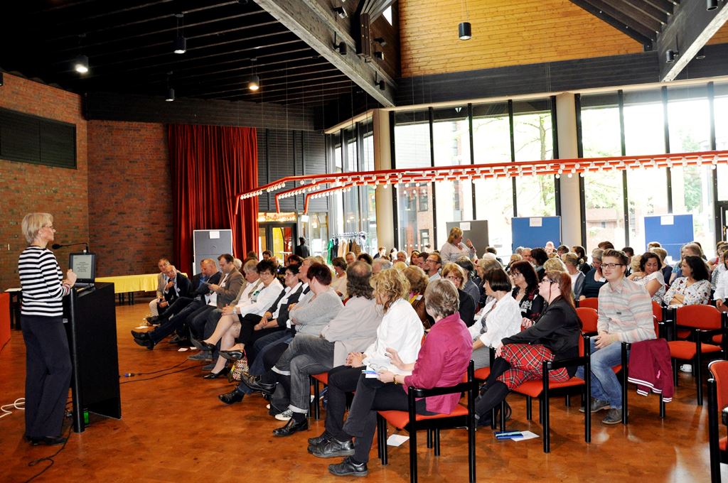 140 interessierte Zuhörer kamen zum 4. Dürener Gipfel gegen Kinderarmut.