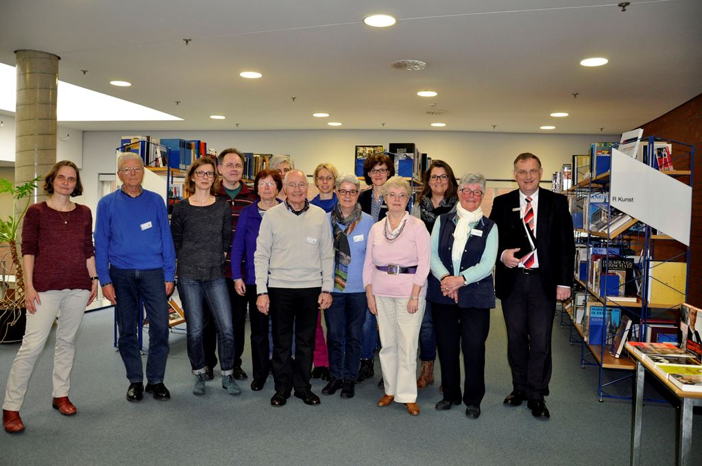 Ein Teil der Lesepatinnen und –paten in Düren beim Treffen 2015