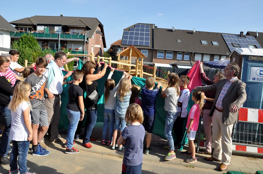 Foto: Nach der Eröffnung stürmten die Kinder die Spielgeräte. 