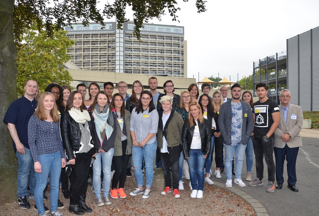Im Krankenhaus Düren wurden 26 neue Gesundheits- und Krankenpflegeschüler begrüßt. Foto: Krankenhaus Düren 