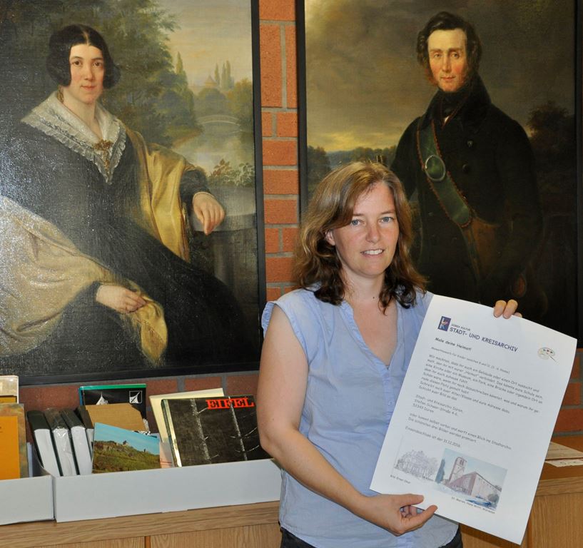 Foto: Berit Arentz vom Stadt- und Kreisarchiv freut sich auf viele schöne Bilder zum Thema Heimat.