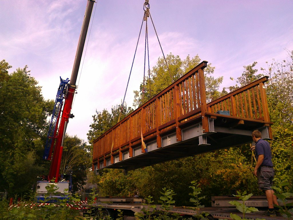 Foto von der Brückenmontage.