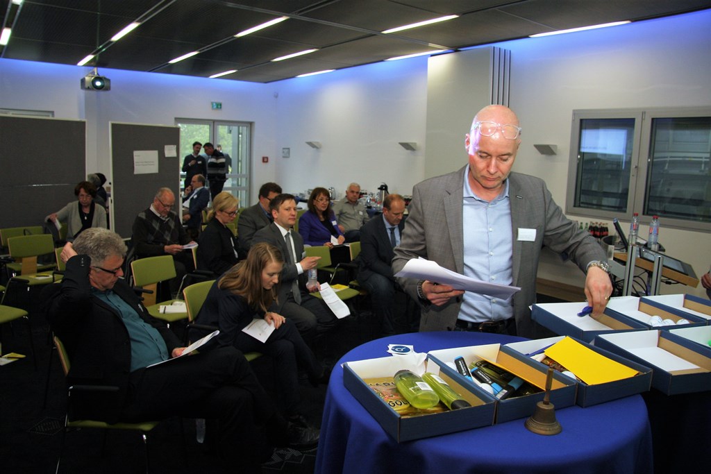In zwei Workshops setzten sich die Teilnehmer der Veranstaltung „Startschuss Digitalisierung“ ganz praktisch mit dem Thema auseinander.  Foto: Johnen