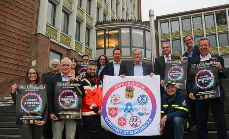 Die Organisatoren und Sponsoren freuen sich auf „Düren leuchtet“. Foto: Stephan Johnen/WIN.DN