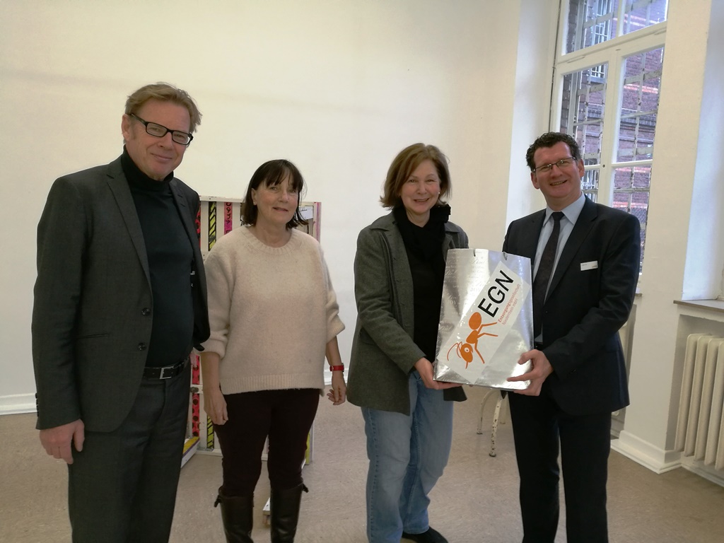 Über die Spende von EGN Betriebsstättenleiter Frank Piel freuen sich Michael van Brederode, Doris Westermann und Anita Derbe.