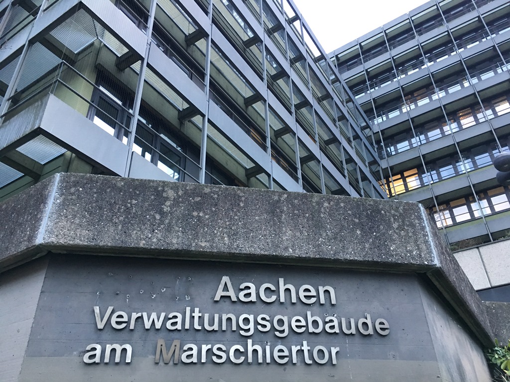 Die Stadtverwaltung benötigt mehr Platz: Daher soll der Standort Lagerhausstraße erweitert werden. Rund 200 zusätzliche Arbeitsplätze können durch einen Anbau sowie einen Neubau auf einem Grundstück an der benachbarten Zollamtstraße geschaffen werden. Foto: Stadt Aachen / Stefan Herrmann