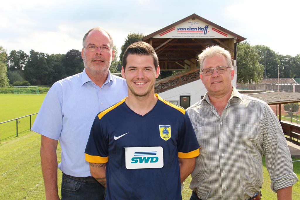 Trainer Bernd Lennartz, Dominik Behr, Geschäftsführer Mario Kuckertz.