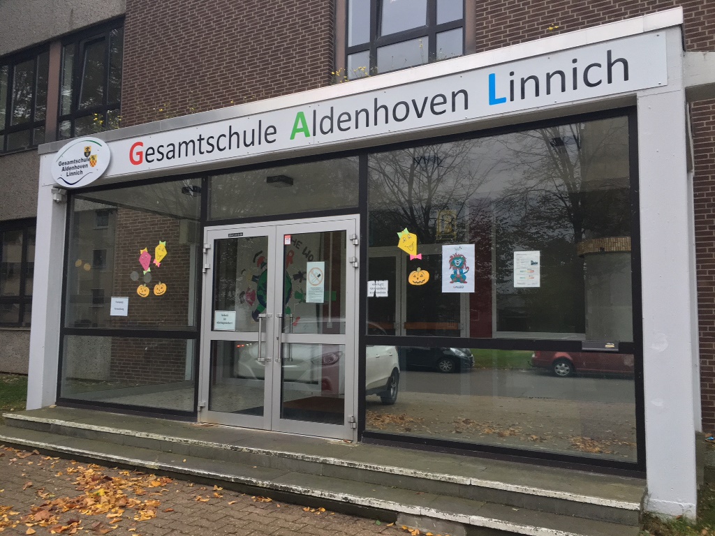Eingangsbereich der Gesamtschule Aldenhoven-Linnich (GAL) in Aldenhoven