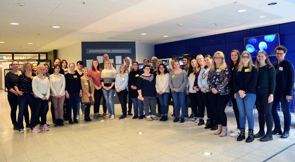 27 neue Pflegeschülerinnen wurden im Krankenhaus Düren begrüßt. Sie absolvieren ihre Ausbildung in Teil-zeit über fünf Jahre.  (Foto: Krankenhaus Düren 