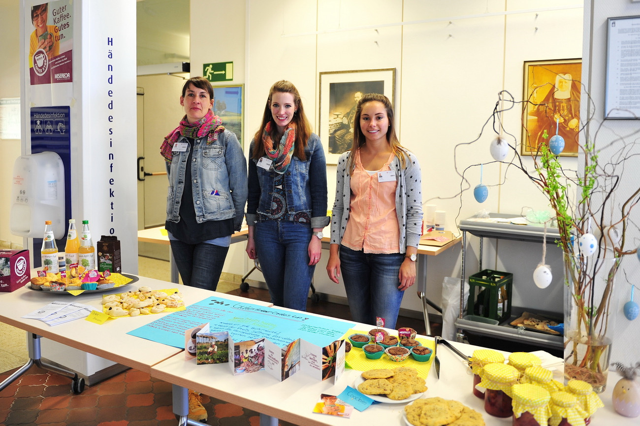 Foto (© Silke Freyaldenhoven) v.l.:  Anke Scheufens, Annika Theis und Kristina Pauly beim Coffee-Stop im St. Marien-Hospital