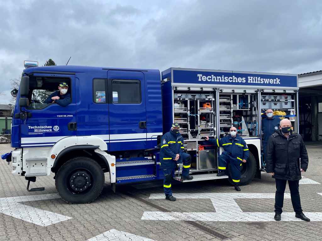 Foto: Bürgermeister Frank Peter Ullrich (vorne) informierte sich vor Ort über die Aufgaben und die örtlichen Einsatzbedingungen des THW-Ortsverbands Düren.