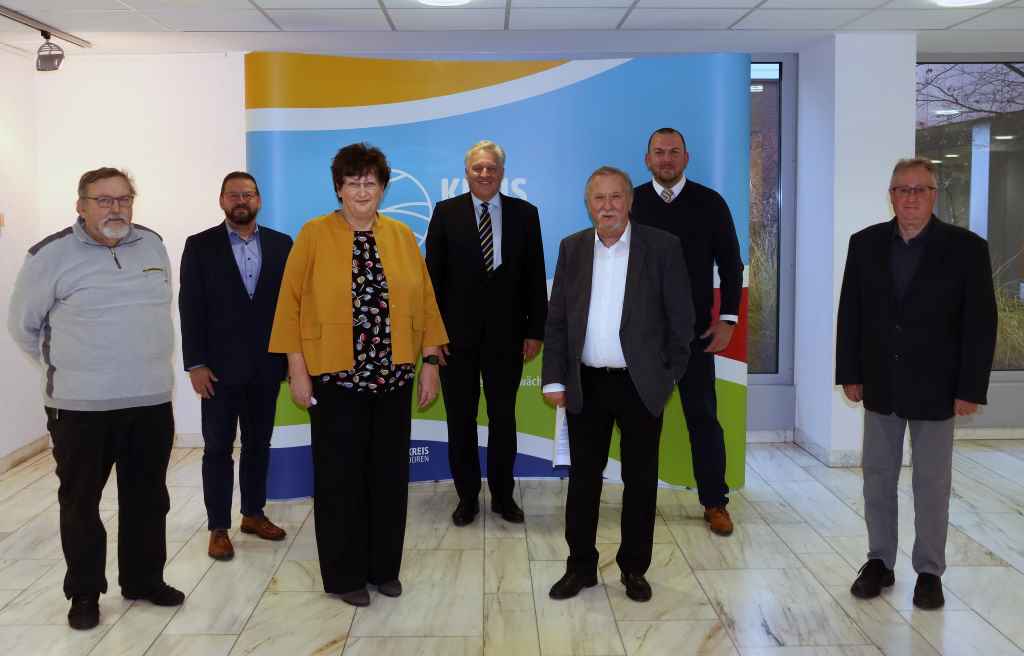 Landrat Wolfgang Spelthahn (Mitte) stellte mit den Fraktionsspitzen des Kreistages die Hintergründe zur Namenserweiterung des Kreises in "Rurkreis Düren-Jülich" vor. Foto: Kreis Düren