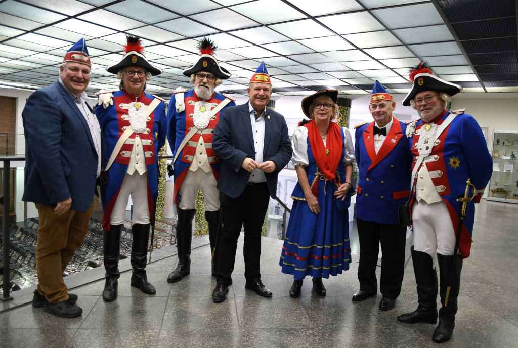 Foto: (v.l.n.r.) Marc Herpertz, Frank Pfeiffer, Georg Servos, Bürgermeister Frank Peter Ullrich, Christa Rathner, Hans-Peter Schneppenheim und Lothar Rathner