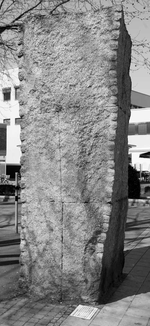 Foto: An den Rückriem-Stelen in Düren wird am 9. November mit Mahnstunden an die Opfer des Nazi-Regimes gedacht. Im Bild die Rückriem-Stele an der Schützenstraße.