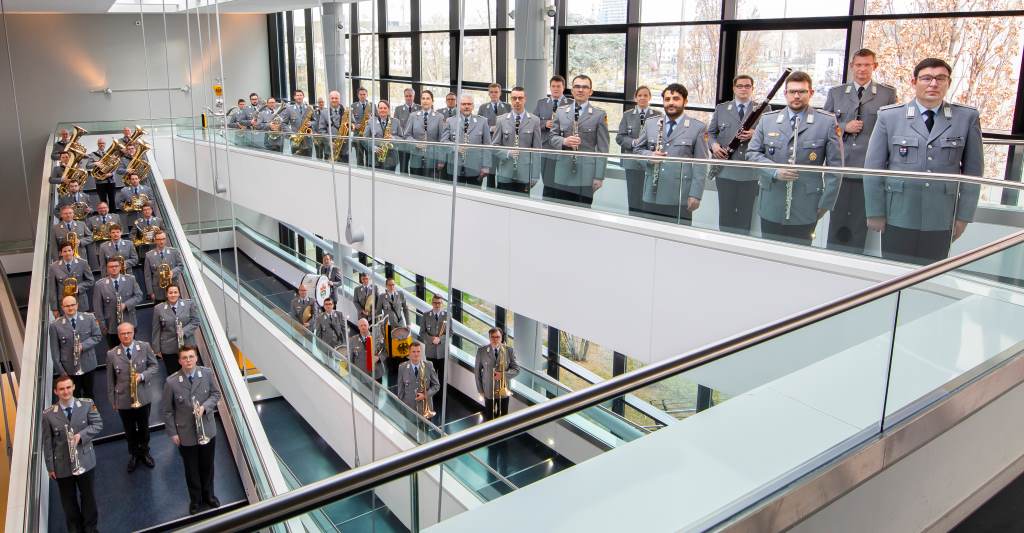 Das Heeresmusikkorps Koblenz spielt am 31. Oktober 2023 im Haus der Stadt das 55. Wohltätigkeitskonzert der Bundeswehr. Der Erlös geht an den Verein „Kinderkarnevalszug Düren 2006/2007“ und den „Volksbund Deutsche Kriegsgräberfürsorge e.V.“. (Foto: Stefan Müller)