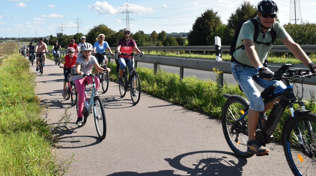 Beim 13. Rad-Aktionstag des Kreises Düren nahmen insgesamt rund 650 Fahrerinnen und Fahrer bei strahlendem Sonnenschein teil. Foto: Kreis Düren.