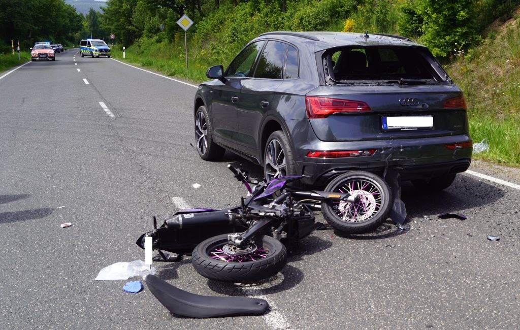 H1 VU PKW gegen Krad Kall L206 Abzweig Daimlerstraße 17.5.25 12 12 k