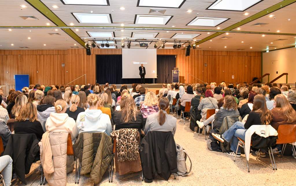 Rund 200 Fachkräfte aus Kindertageseinrichtungen, Offenen Ganztagsschulen (OGS) und weiteren pädagogischen Einrichtungen nahmen am Fachtag teil