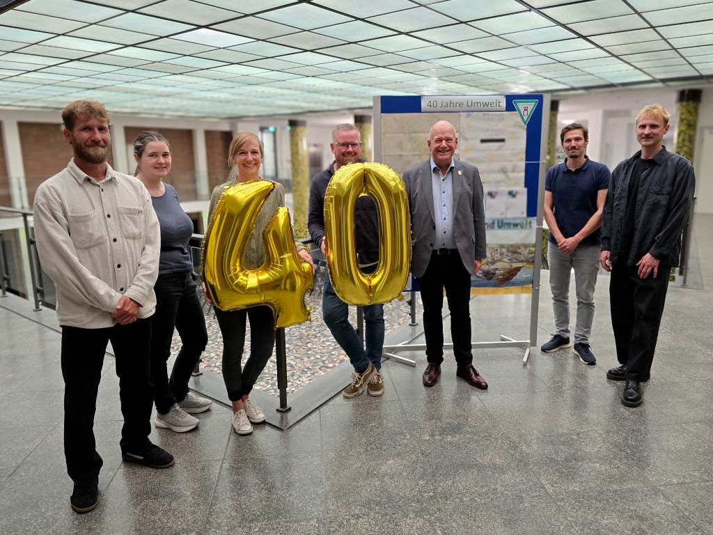 Foto: (v.l.n.r.) Simon Seifert, Yamina Lüttgen, Jennifer Skubis, Benjamin Raßmanns, Bürgermeister Frank Peter Ullrich, Steffen Rosier, Niklas Fohl. Foto: (v.l.n.r.) Simon Seifert, Yamina Lüttgen, Jennifer Skubis, Benjamin Raßmanns, Bürgermeister Frank Peter Ullrich, Steffen Rosier, Niklas Fohl.