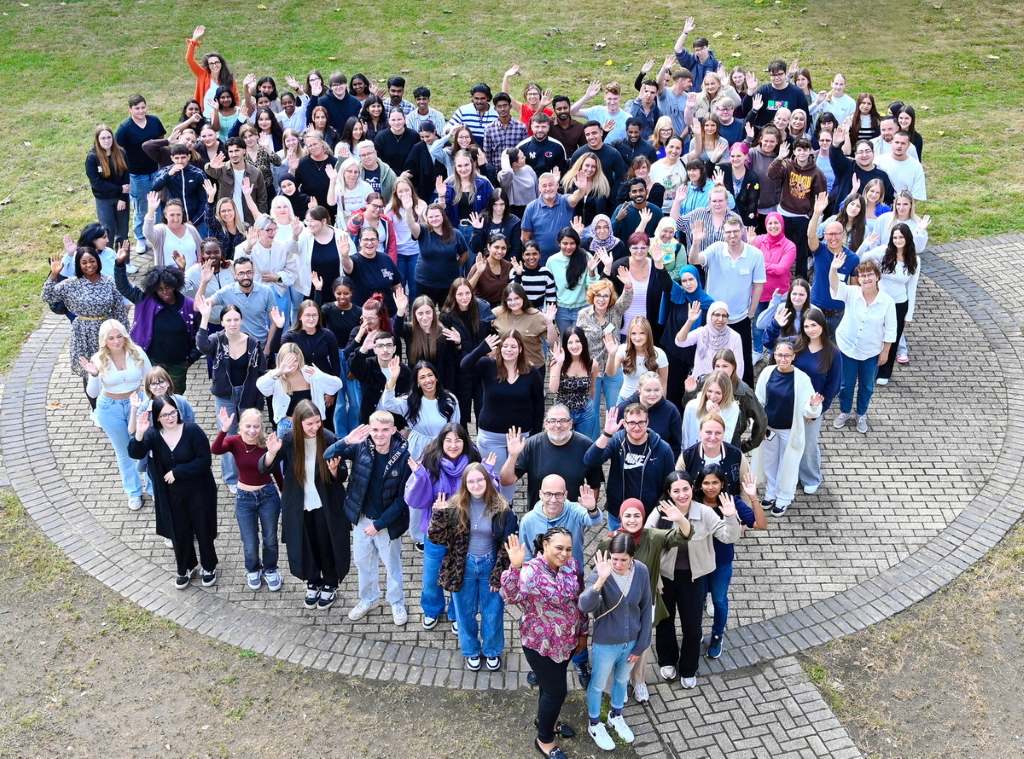 Foto (© Tatjana Opgenorth): Die neuen Auszubildenden am Rur-Campus in Düren-Birkesdorf