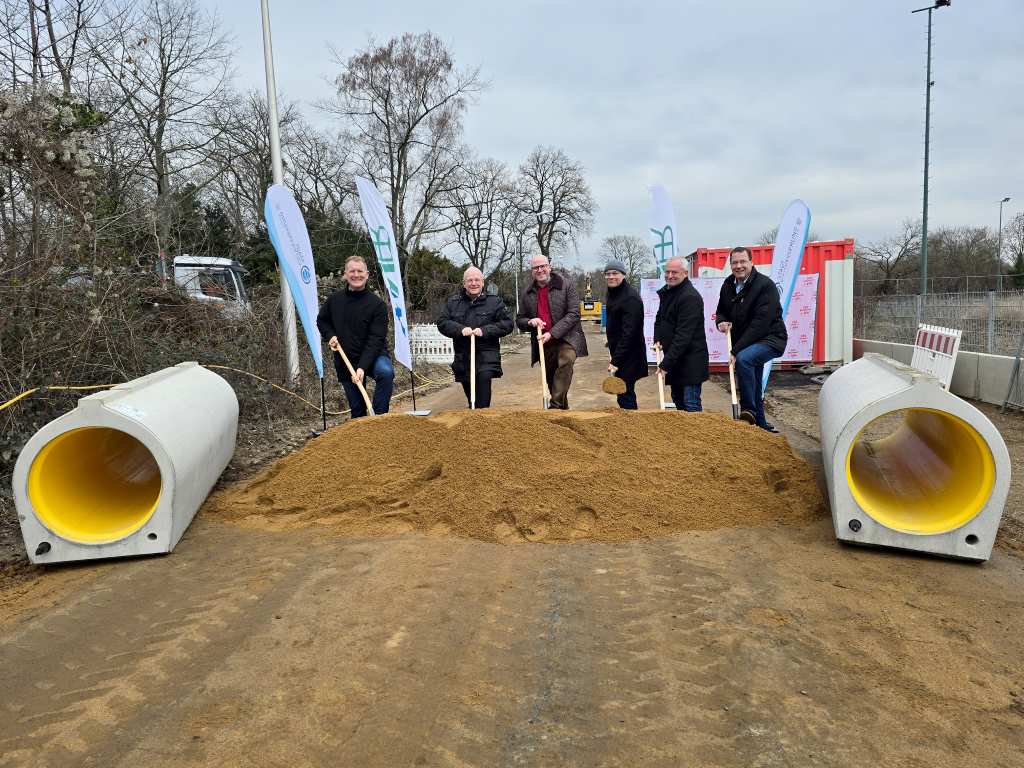 Mit dem offiziellen Spatenstich ist jetzt die sichtbare Bauphase des Projekts „Papiermühle“ gestartet. Mit dem offiziellen Spatenstich ist jetzt die sichtbare Bauphase des Projekts „Papiermühle“ gestartet.