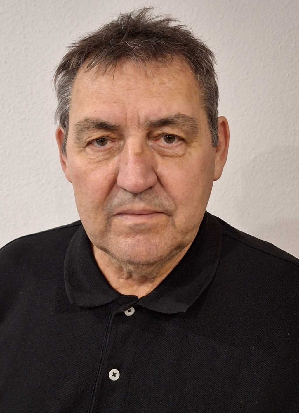 „Bessere Löhne und Arbeitsbedingungen fallen nicht vom  Himmel“: Tomislav Stevkov ist der Neue an der Spitze der  IG BAU Aachen. Er ist als Bezirksvorsitzender der Gewerkschaft  für vier Jahre gewählt worden. Der 71-Jährige vertritt damit die  Interessen von Menschen, die in der Region in der Bau-, Land-  und Forstwirtschaft sowie in der Reinigungsbranche arbeiten. An  sie appelliert Stevkov, sich für die eigenen Interessen  einzusetzen.