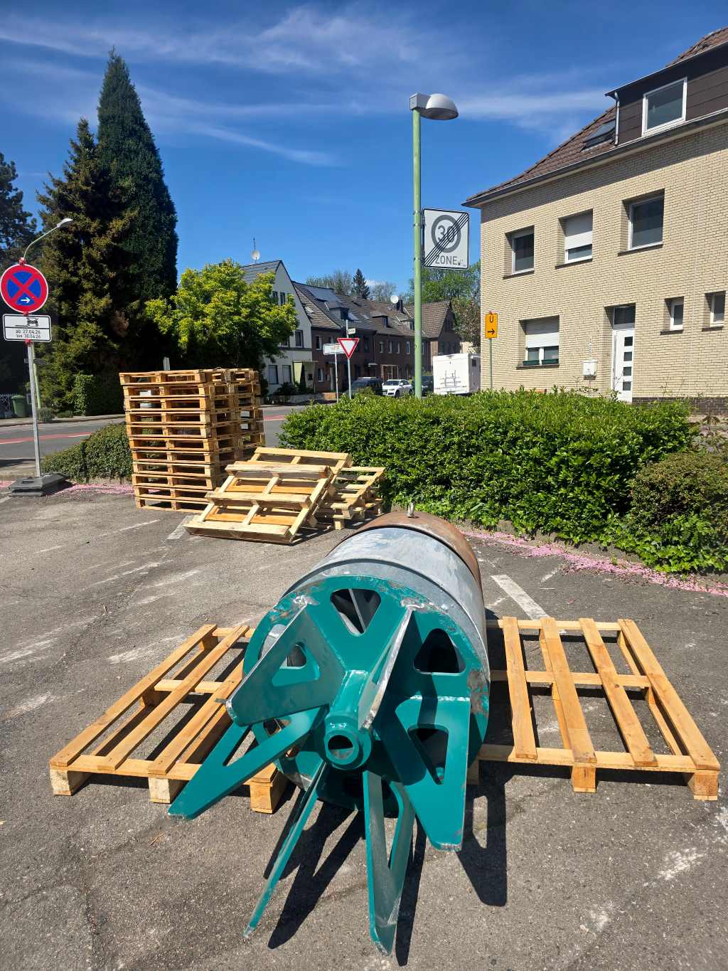  In Lendersdorf wurde jetzt eine 33 Meter lange Kanalstrecke in der Uferstraße mit dem Tight-In-Pipe-Verfahren saniert.