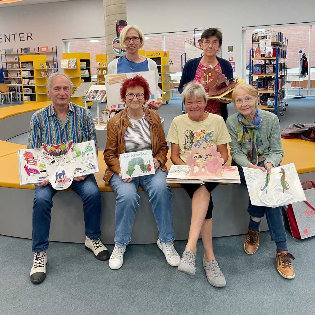 Der Förderverein der Stadtbücherei übergab jetzt 15 neue Pop-up-Bilderbücher an die Stadtbücherei Düren. Der Förderverein der Stadtbücherei übergab jetzt 15 neue Pop-up-Bilderbücher an die Stadtbücherei Düren.